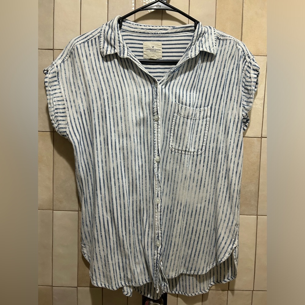 American Eagle Women’s Striped Button Up